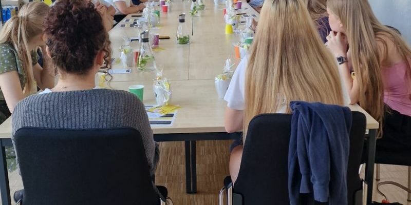 Finanzminister Richter im Gespräch mit den Anwärtern